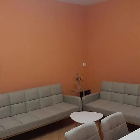 Apartament Lonas *