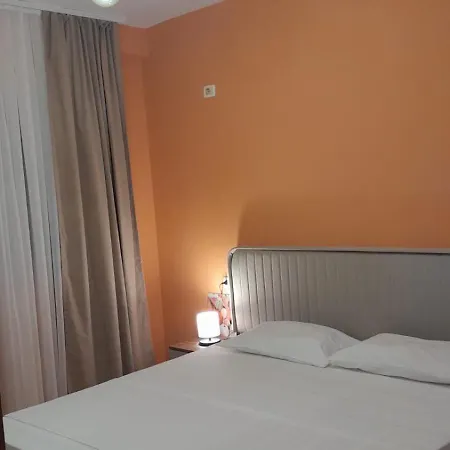 Lonas Apartament *